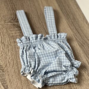 Cubrepañal con tirantes