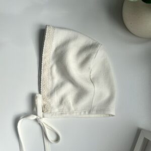 capota de tela con puntilla