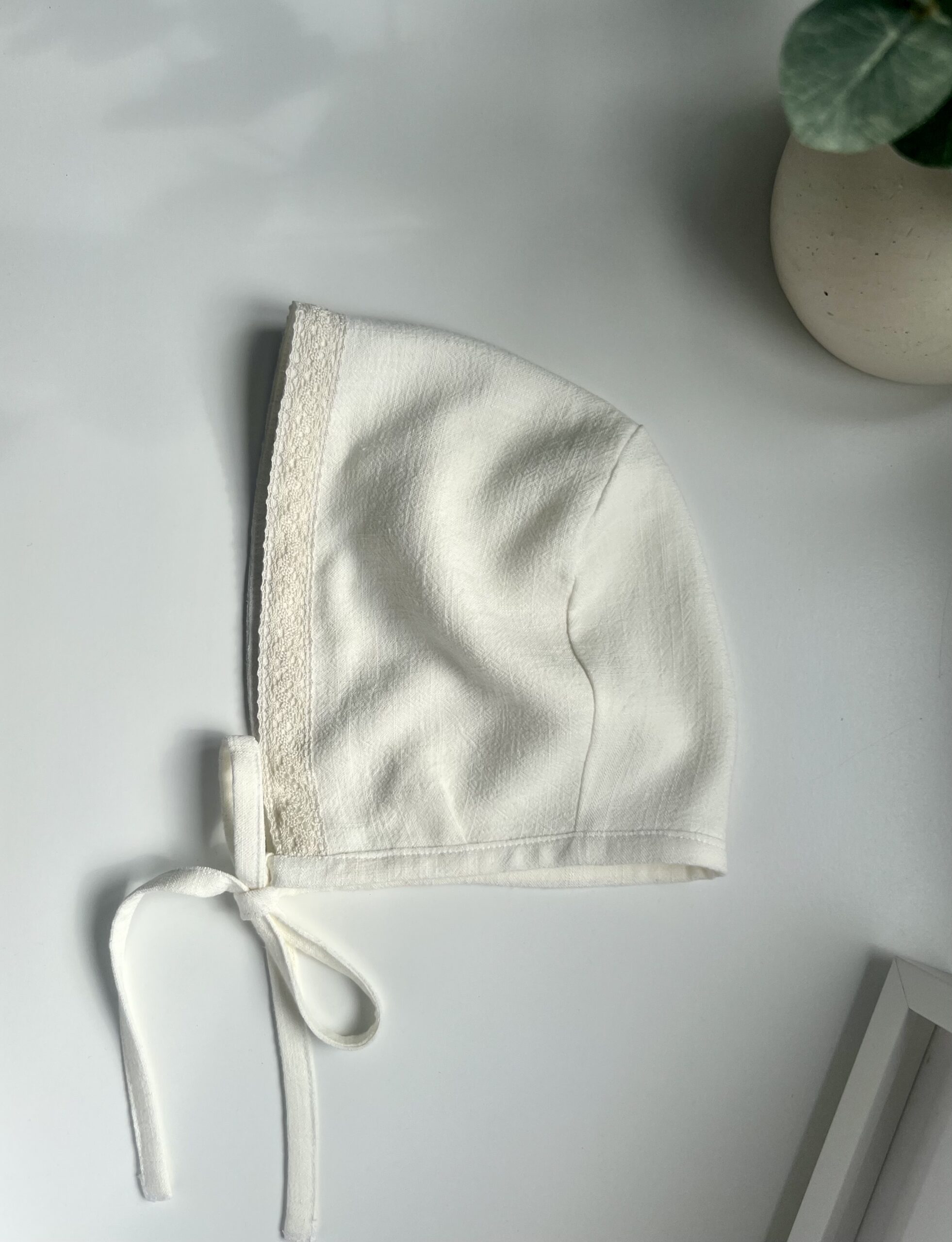 capota de tela con puntilla
