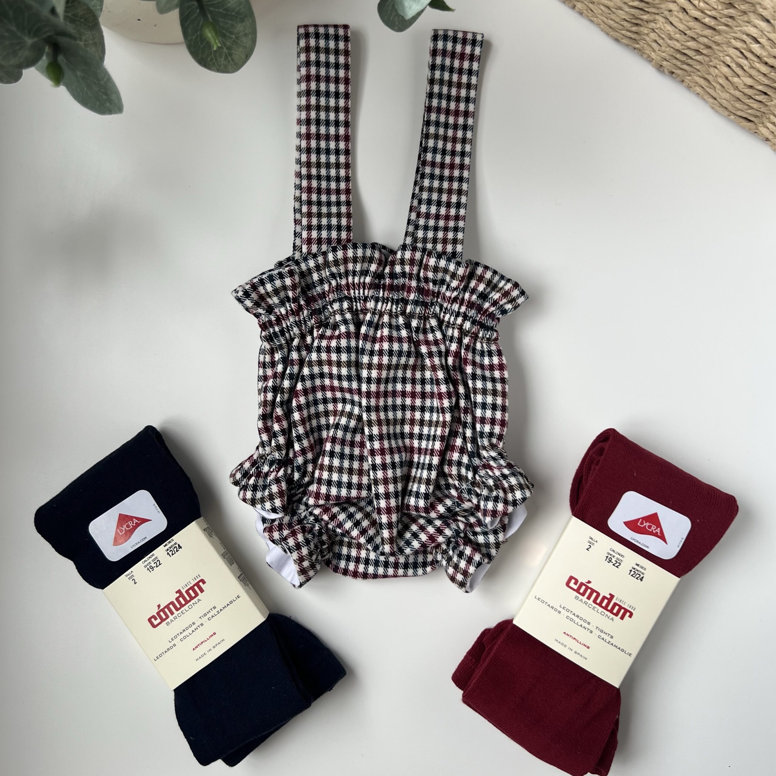 Cubrepañal con tirantes escocés mini